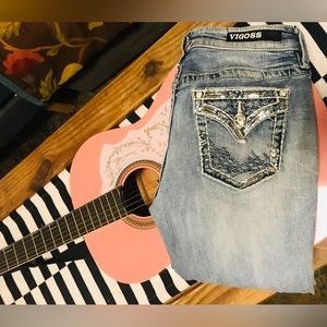 Vigoss Distressed W/Bling Heritage Fit, Slim Bootcut Size 4 Length 32 Jeans